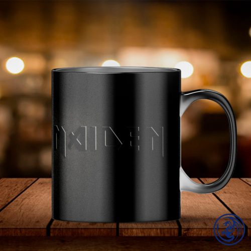 Hrnček Iron Maiden Black logo (Meniaci farbu)