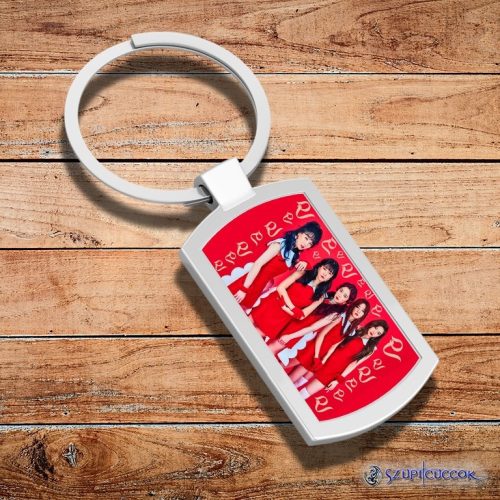 Red Velvet kovová kľúčenka